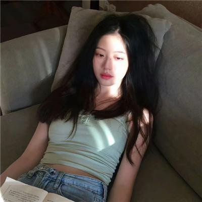 穿着旗袍的女孩